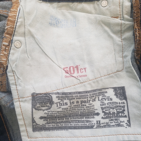 Levi's Button Fly Shorts - Picture 3 of 3